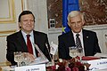 Jerzy Buzek cùng Jose Manuel Barroso trong Hội nghị thượng đỉnh Đảng Nhân dân châu Âu năm 2009