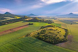 České středohoří po dešti: vrchy Malý Křižák, Křižák, Brník, Srdov, Milá