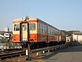 キハ20形2013・2016（国鉄色）。南島原駅、2006年12月10日。