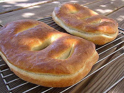 Fougasse dengan bunga jeruk