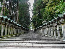 宝山寺参道