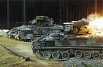 Amerikanska M2 Bradley stridsfordon (pansarskyttefordon) under roboteld.