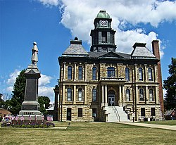 Holmes County Courthouse, with the Grant Memorial Statue