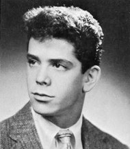 Portrait noir et blanc de Lou Reed en dernière année de lycée.