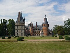 Vue du château depuis les jardins.