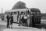 Kromhout-bus met Beijnes-carrosserie van HTM tijdens de Tweede Wereldoorlog.