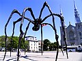 Maman i bronse utanfor National Gallery of Canada i Ottawa.