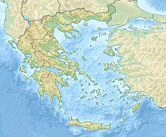 Mapa konturowa Grecji, po lewej znajduje się owalna plamka nieco zaostrzona i wystająca na lewo w swoim dolnym rogu z opisem „Trichonida”