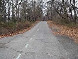 Restant van de weg nabij Springfield Boulevard in Queens, New York