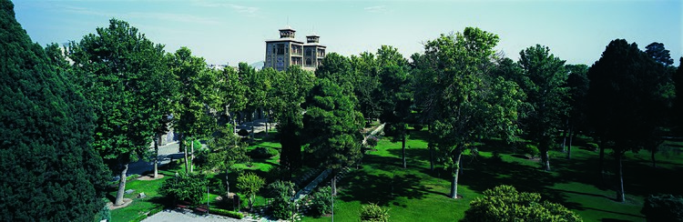 نمای باغ گلستان