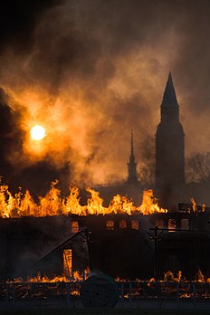 L’incendie des ateliers de la société ferroviaire VR, le 5 mai 2006 à Helsinki (Finlande). (définition réelle 1 021 × 1 531*)