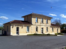 The town hall in Arbis