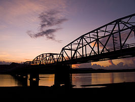 De brug in het donker