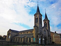 Église avec deux tours.