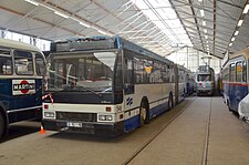 Gelede bus 546 als museumbus in de opslag te Aalsmeer; 2023.