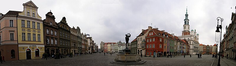 Widok z południowo-wschodniego narożnika