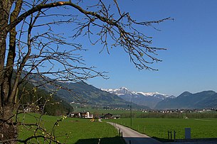 Blick auf Uderns von Süden