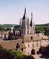 L’église et enceinte du château de Dourdan vues du donjon.