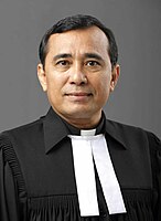 An ephorus of the Batak Christian Protestant Church in Indonesia, one of the largest Lutheran churches in Southeast Asia, wearing uses the Geneva gown