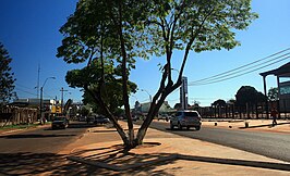 De hoofdstraat Av. Paraguay in Salto del Guairá