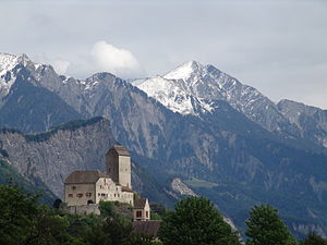 S Schloss Sargans vo Südoste us gsee.