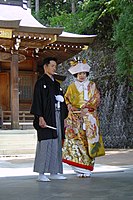 日本神道教婚禮的新郎和新娘