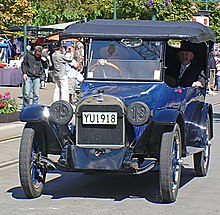 1918 Oakland Model 34-B touring sedan