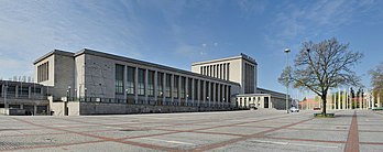 Vista da entrada principal do Messe Berlin, um centro de exposições e convenções localizado no distrito de Charlottenburg-Wilmersdorf, em Berlim, Alemanha. (definição 11 920 × 4 728)