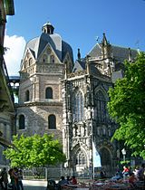 Vue extérieure de la chapelle palatine.