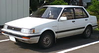 Corolla E80 sedán catro portas