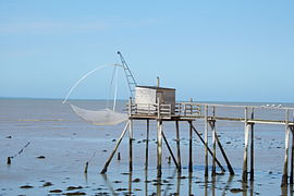 Une pêcherie avec son carrelet, à Les Moutiers-en-Retz (Loire-Atlantique)