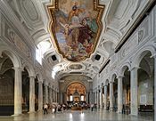 Interior de la basílica