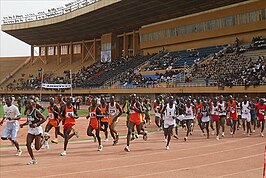 Atletiekwedstrijd in het stadion.