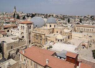 Ο Ναός της Αναστάσεως στην Jerusalem, μείζων τόπος προσκυνήματος ήδη από τον 4ο αιώνα: η ροτόντα του ενέπνευσε το σχέδιο πολλών ρομανικού ρυθμού κυκλικών ναών στη Δυτική Ευρώπη.