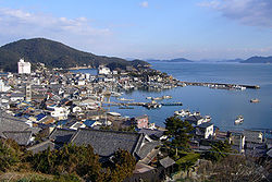 医王寺境内から望む鞆の浦