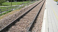 Oberbau mit Y-Stahlschwellen an einem Bahnsteig im Vinschgau in Südtirol