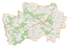 Mapa konturowa powiatu kraśnickiego, blisko centrum po prawej na dole znajduje się punkt z opisem „źródło”, natomiast na dole po lewej znajduje się punkt z opisem „ujście”