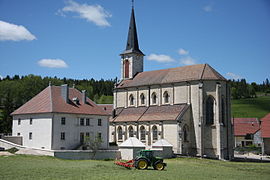 L'église et le presbytère de Remoray.