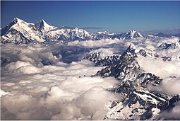 Shishapangma, till vänster, sedd från luften från Nepal