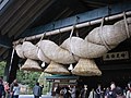 Shimenawa à l'entrée d'Izumo-taisha (détail).