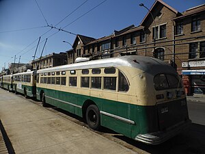 Varios trolebuses de Valparaíso, Chile.