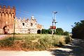 Accesso al borgo con l'antica strada