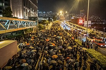 Other protesters heading to PolyU to "rescue" trapped protesters