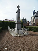 Le monument aux morts de Domléger.