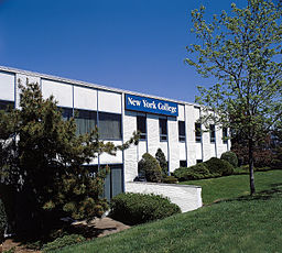 New York College i Syosset.