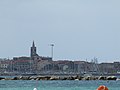 Panoramo de Alghero ekde la maro.