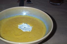 Möhrensuppe mit griechischem Joghurt