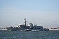 HMS St Albans saliendo de Portsmouth