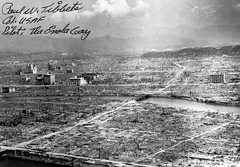 Das zerstörte Hiroshima, mit einer Signatur von Paul Tibbet