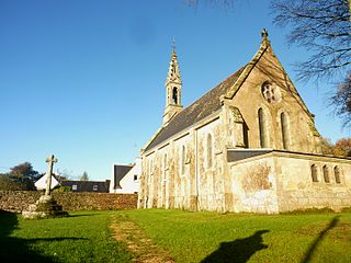 La chapelle et le calvaire de Cuzon.